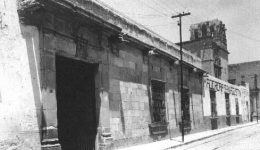 Casa de los Perros, antiguo Colegio de la Madre Salvadora construido en 1727